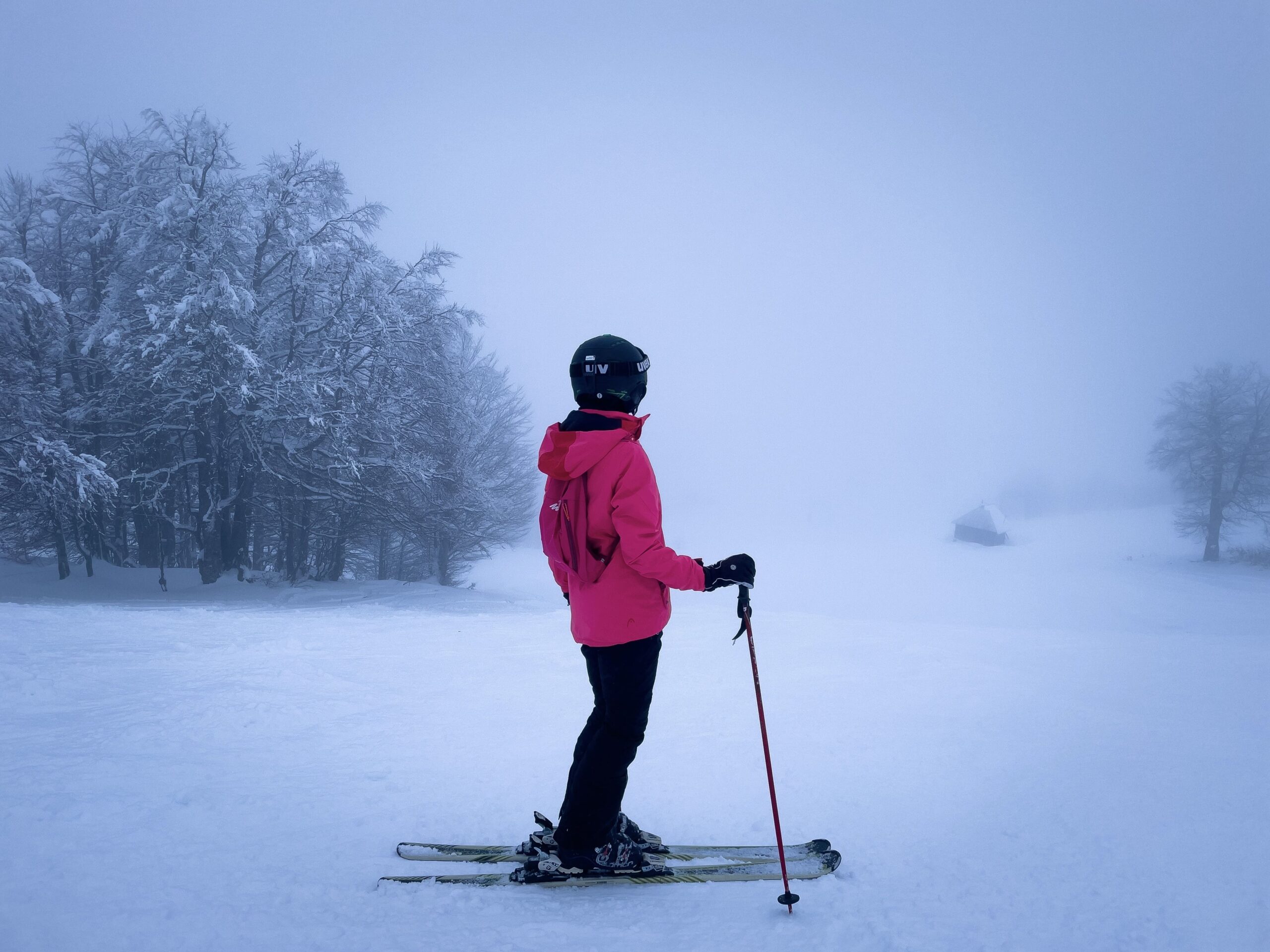 esquiar sin pasar frio mejer esquiando con niebla y peligro de pasar frio